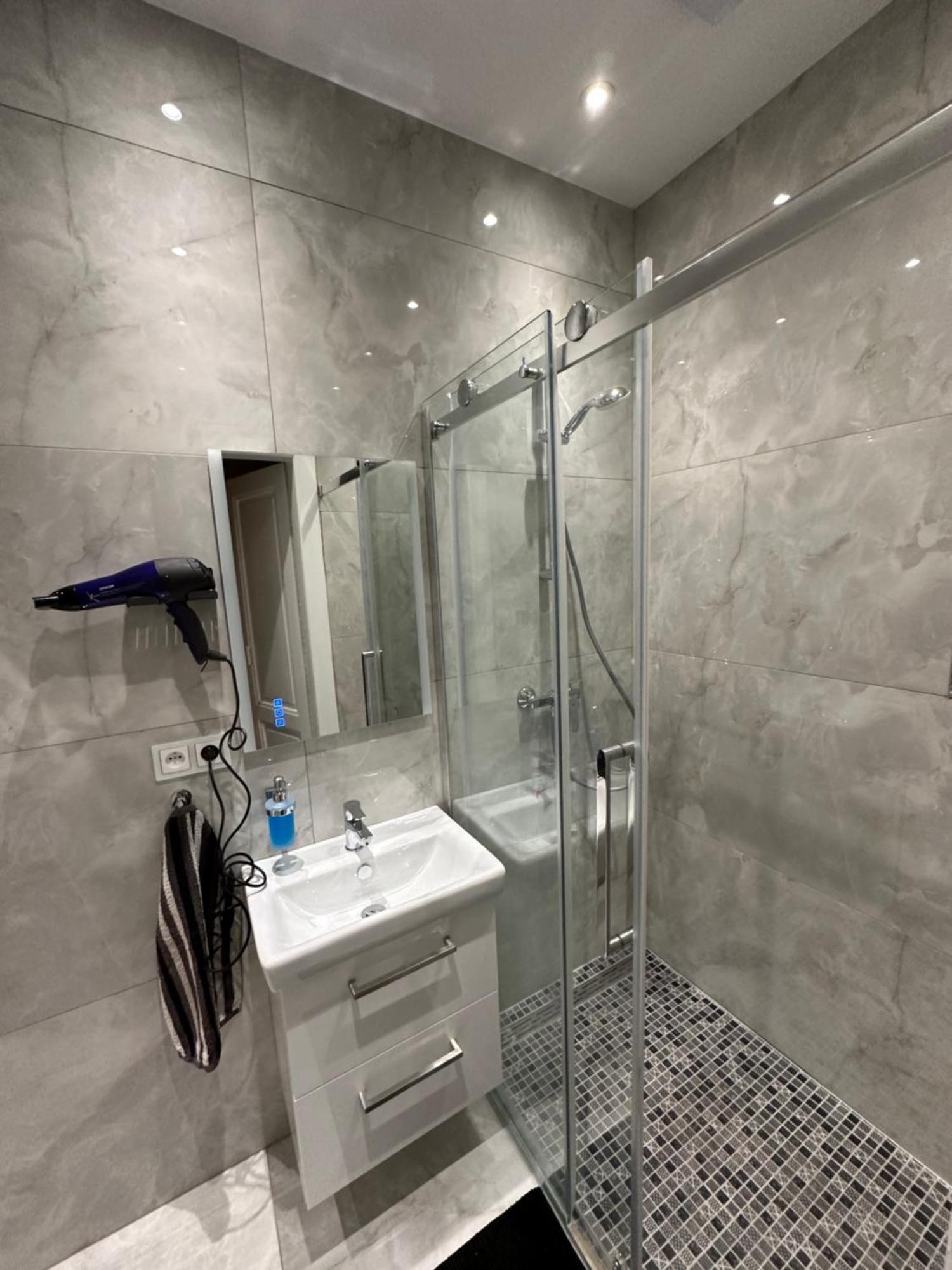 Karlin Oasis 2-Bedroom Apartment 프라하 외부 사진
