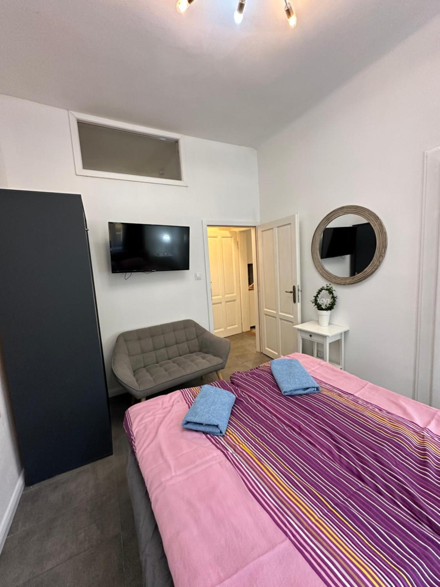 Karlin Oasis 2-Bedroom Apartment 프라하 외부 사진