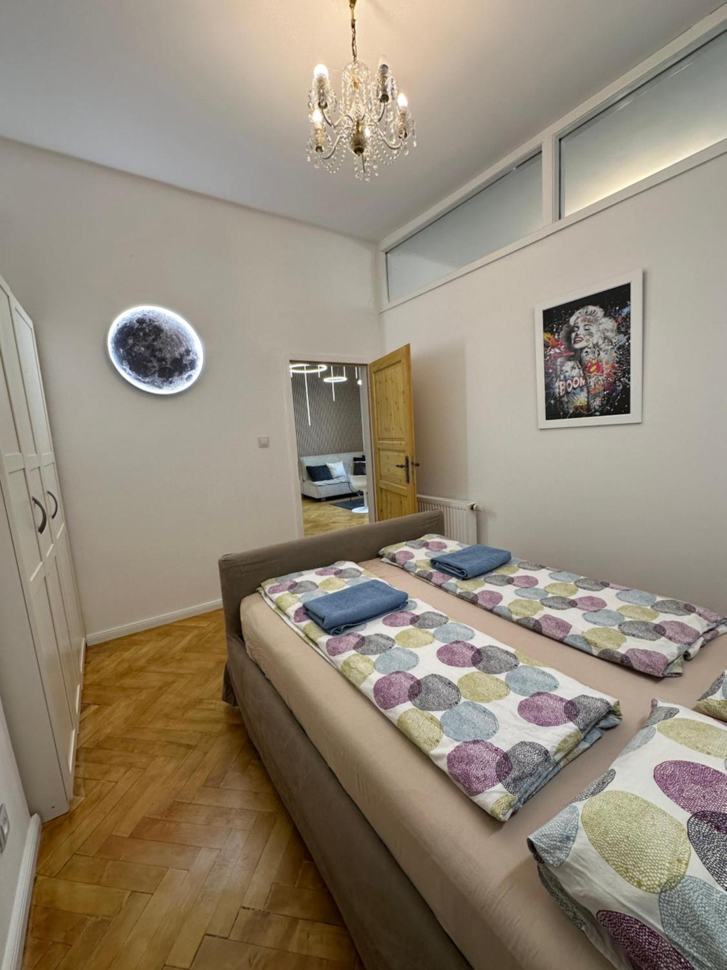 Karlin Oasis 2-Bedroom Apartment 프라하 외부 사진