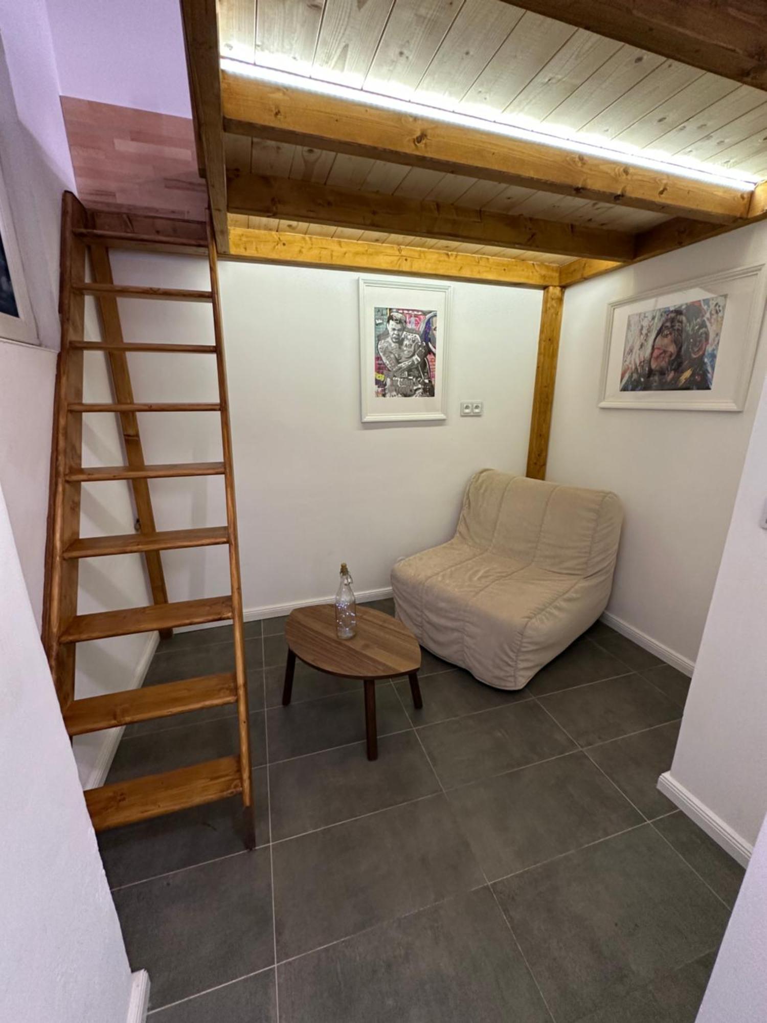 Karlin Oasis 2-Bedroom Apartment 프라하 외부 사진